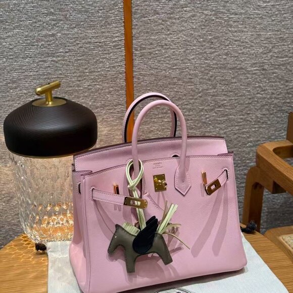 Classic Hermes Bag: A Stylish and Versatile Choice for Elegance - Picture 4 of 7